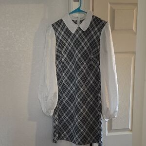 Tommy Hilfiger Size 4. Plaid Dress with White Collar and Sleeves